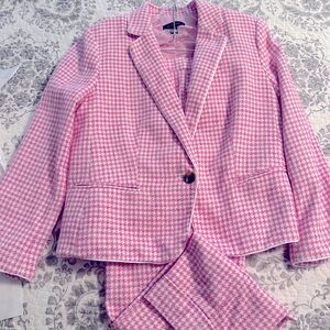 Ann Taylor suit. Pants size 8, jacket size 10. Worn once. Asking $95